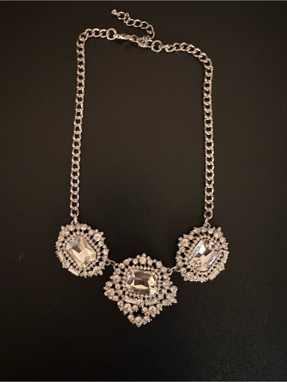 ⭐️ Luxury Looking Statement Necklace - Sparkling Clear Stones